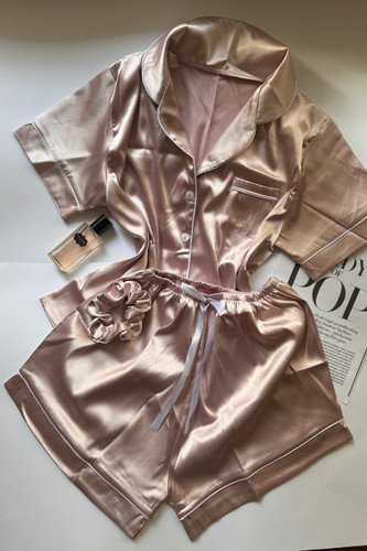 ست لباس خواب راحتی شلوارک و بلوز و اسکرانچی ساتن| Lorenza